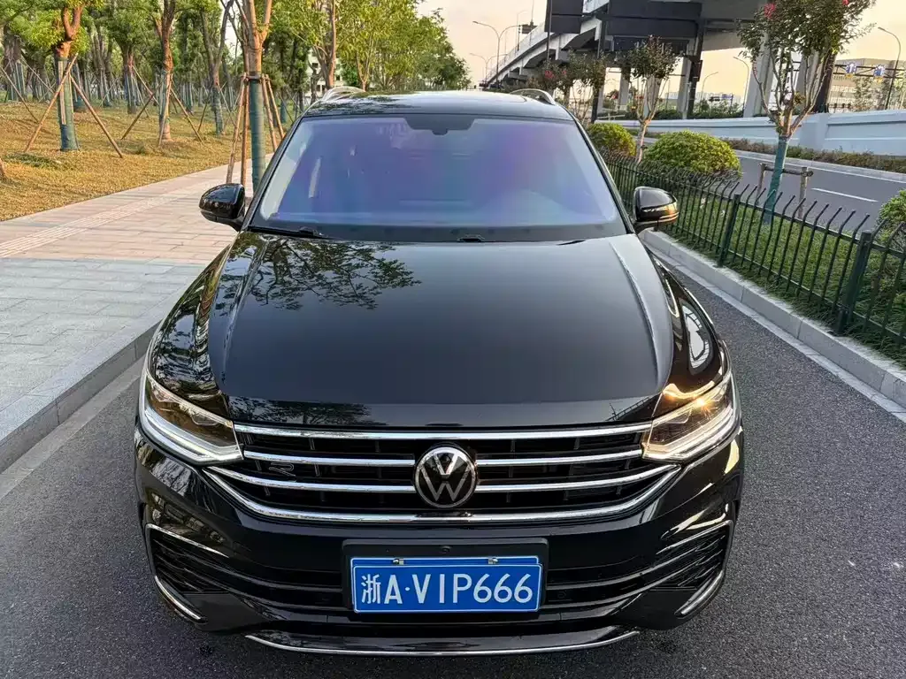Volkswagen Tiguan L — фото 9