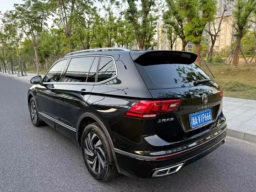 Volkswagen Tiguan L — фото 7