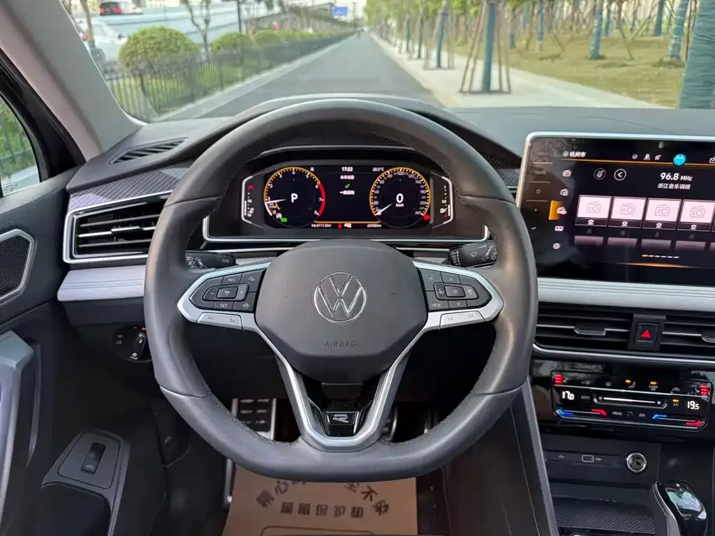 Volkswagen Tiguan L — фото 8