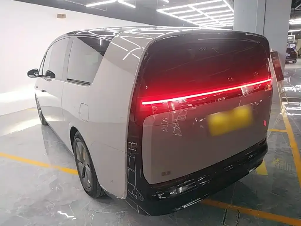 Li Auto MEGA — фото 6