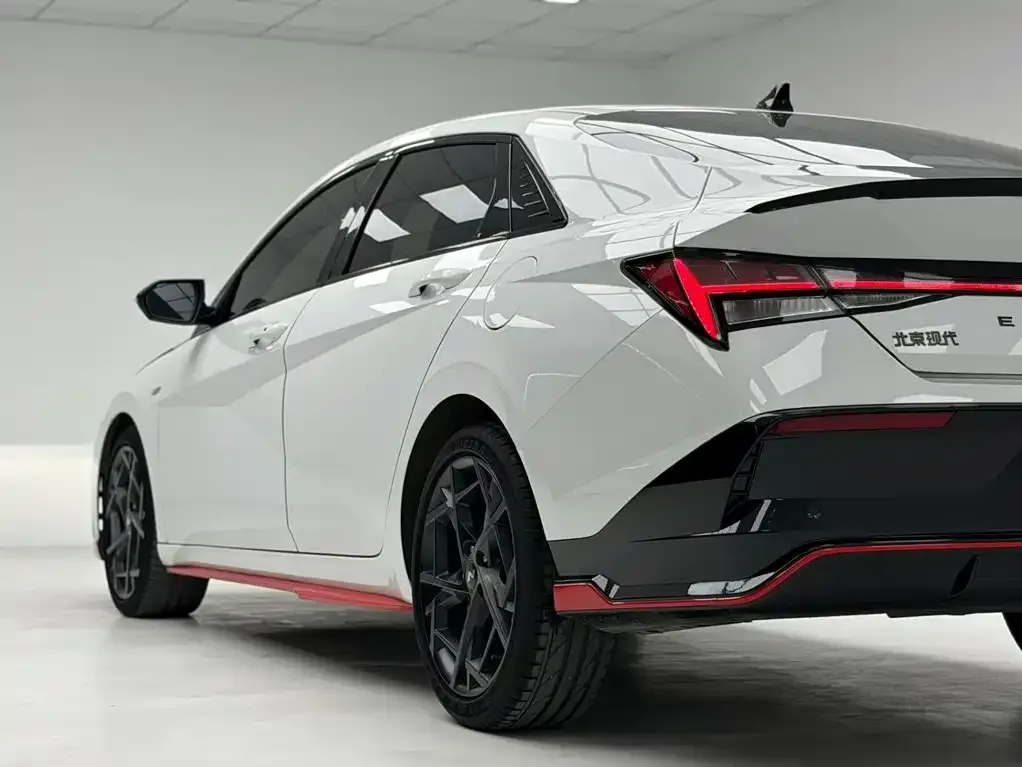 Hyundai Elantra — фото 3