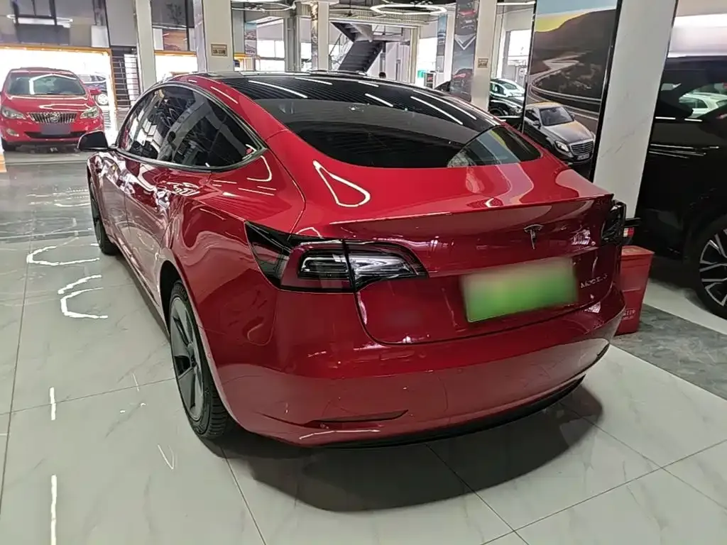 Tesla Model 3 — фото 9