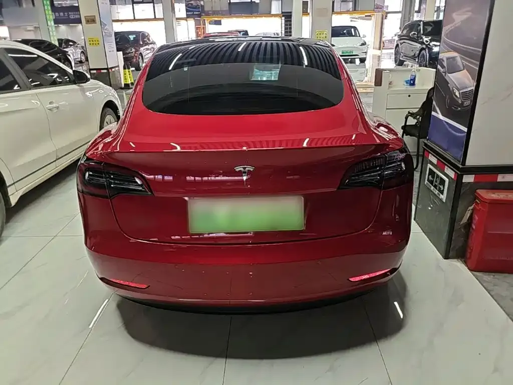 Tesla Model 3 — фото 10