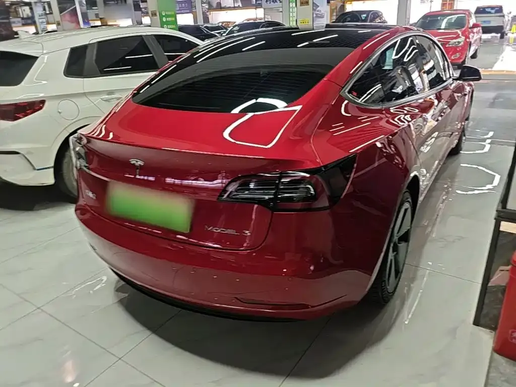 Tesla Model 3 — фото 7