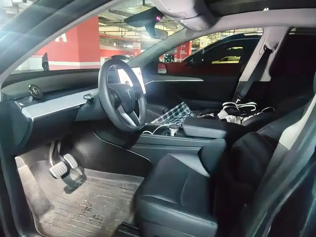 Tesla Model Y — фото 10