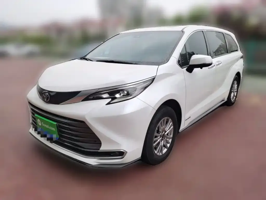 Toyota Sienna — фото 1