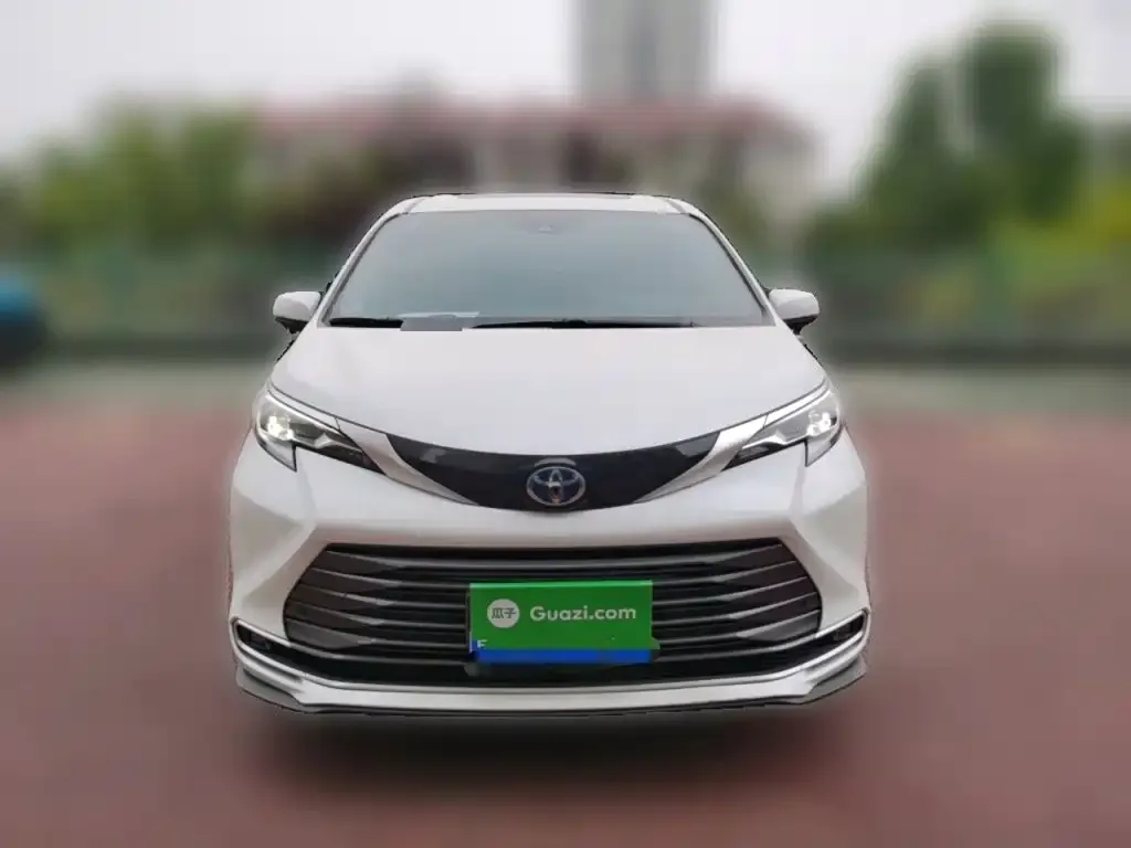 Toyota Sienna — фото 10