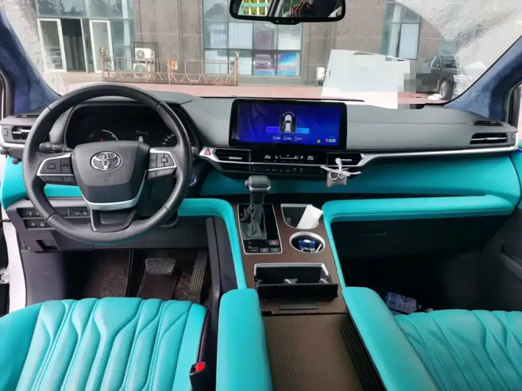 Toyota Sienna — фото 9