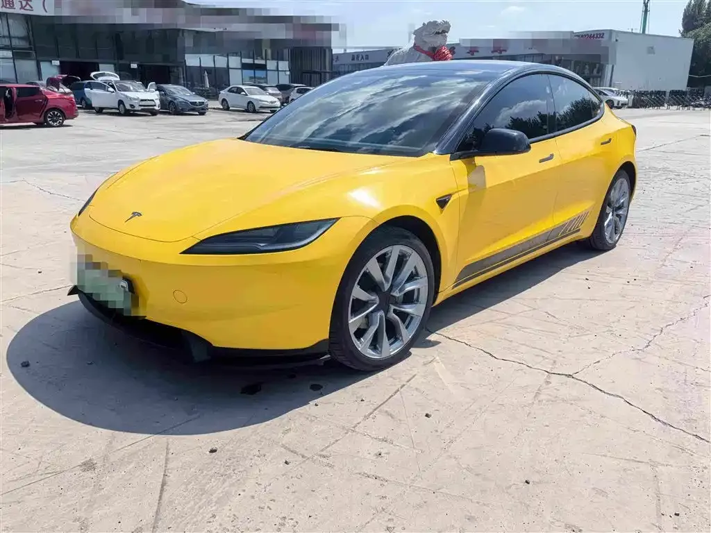 Tesla Model 3 — фото 1