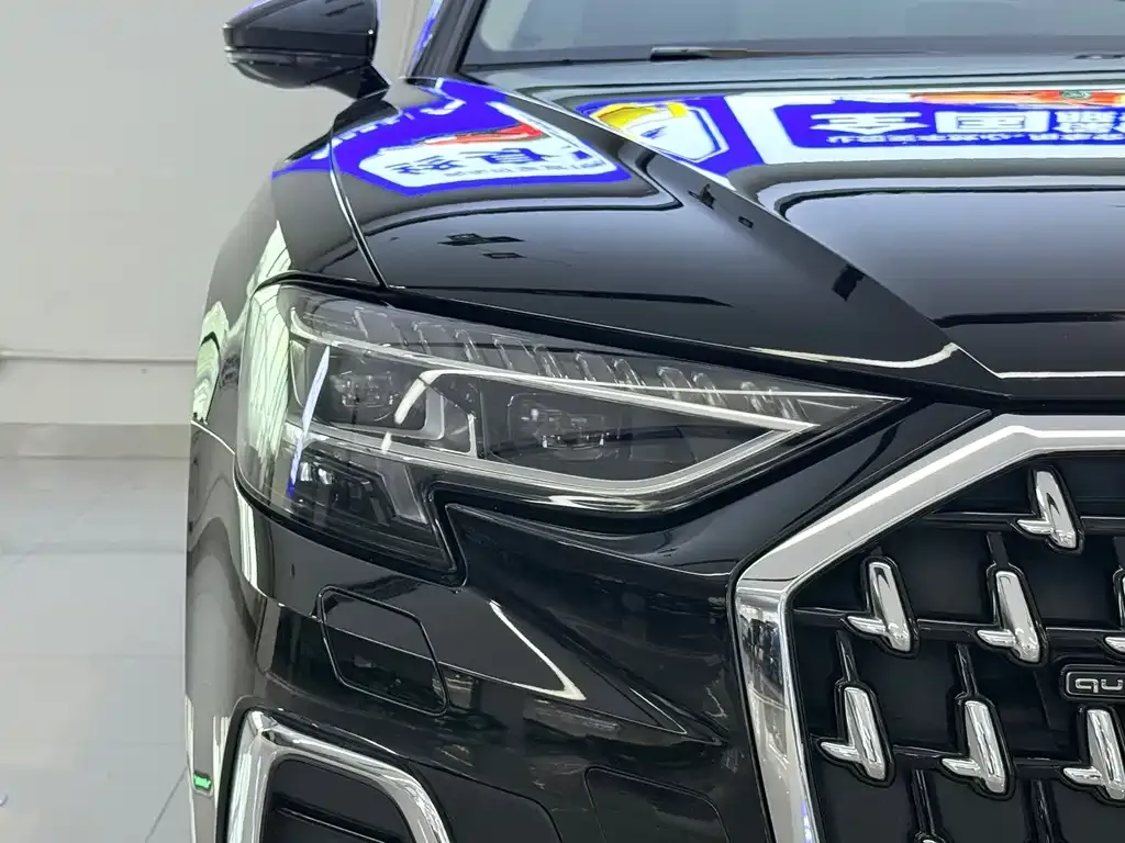 Audi A8 — фото 7
