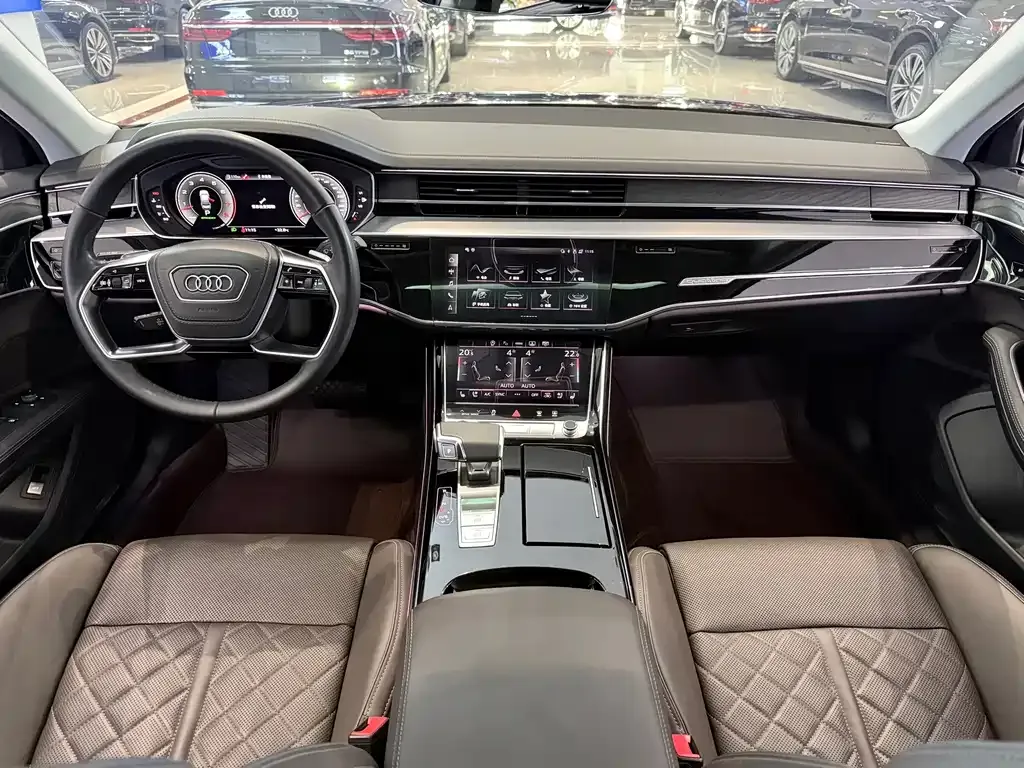 Audi A8 — фото 8