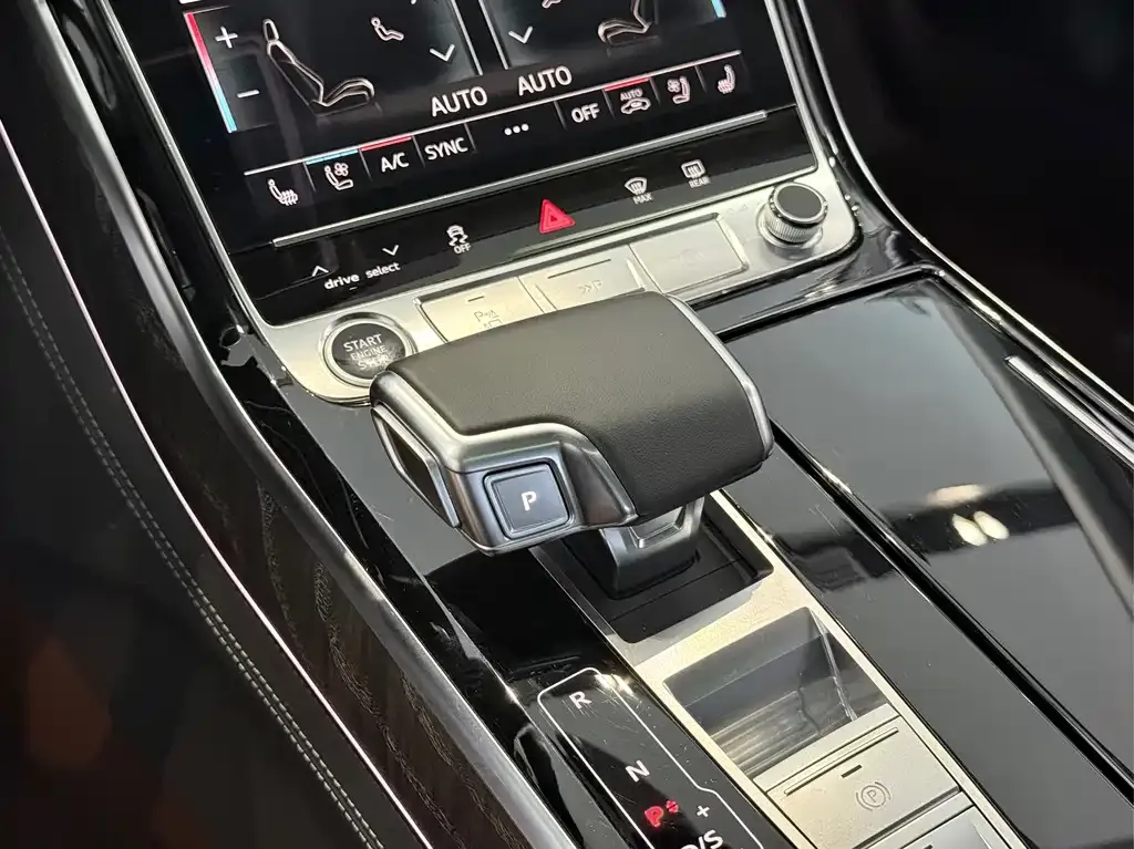 Audi A8 — фото 4