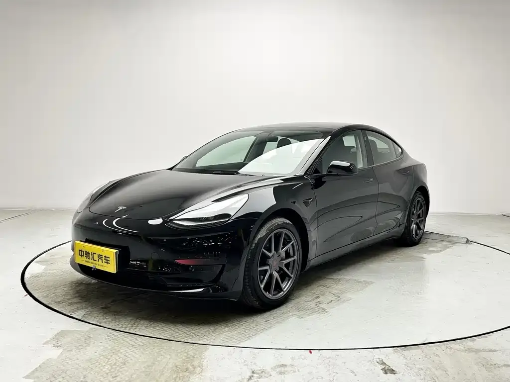 Tesla Model 3 — фото 1