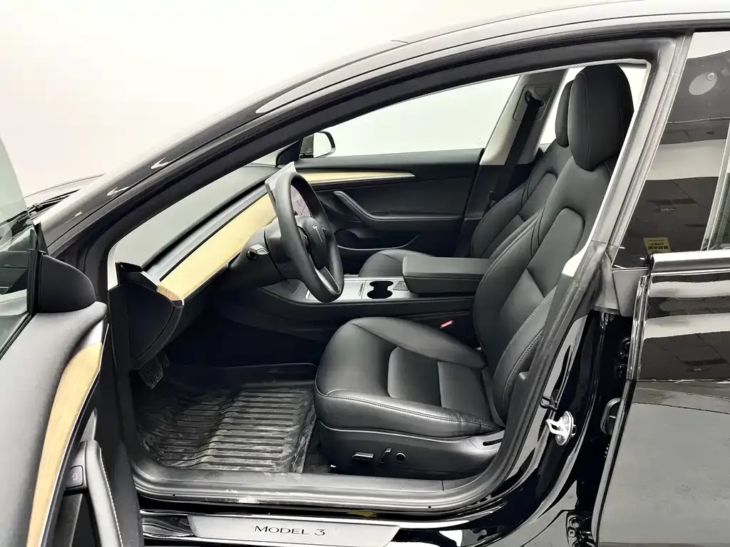 Tesla Model 3 — фото 10