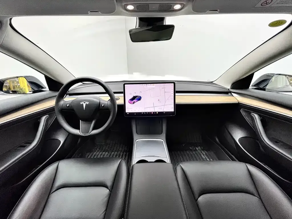Tesla Model 3 — фото 3