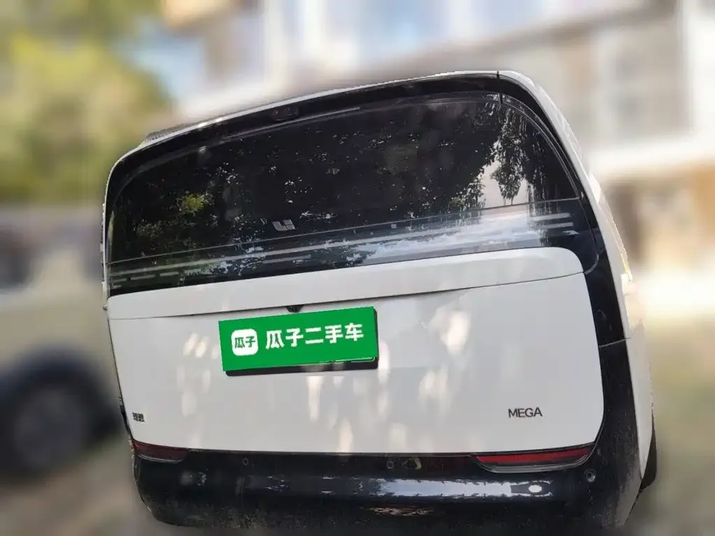 Li Auto MEGA — фото 7