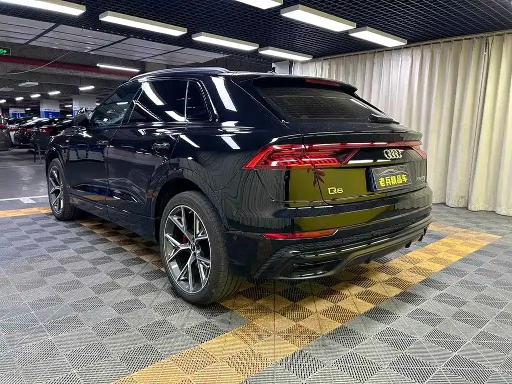Audi Q8 — фото 6