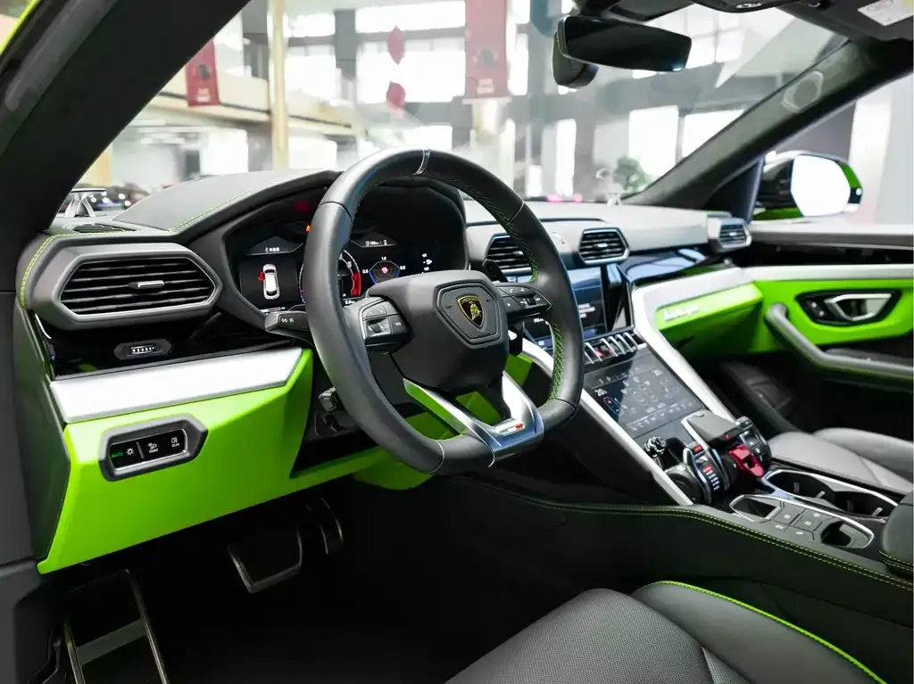 Lamborghini Urus — фото 9