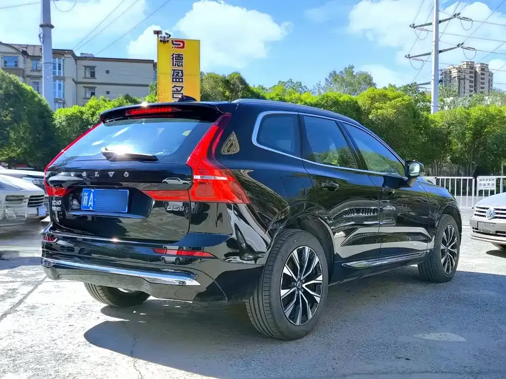 Volvo XC60 — фото 8