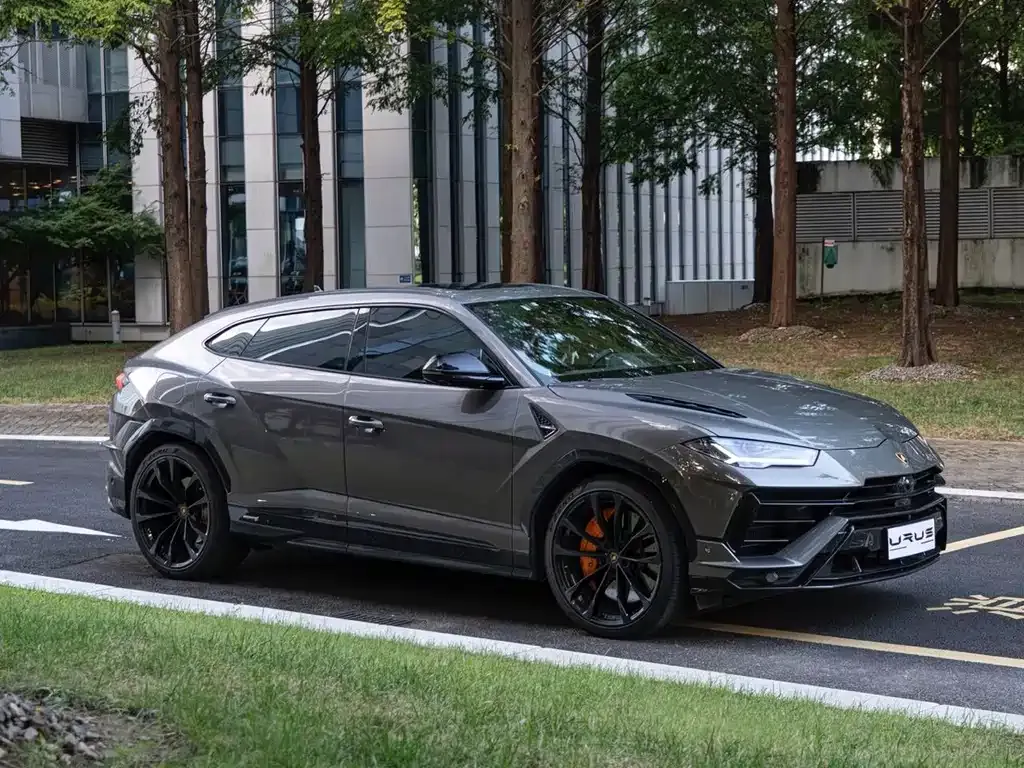 Lamborghini Urus — фото 10