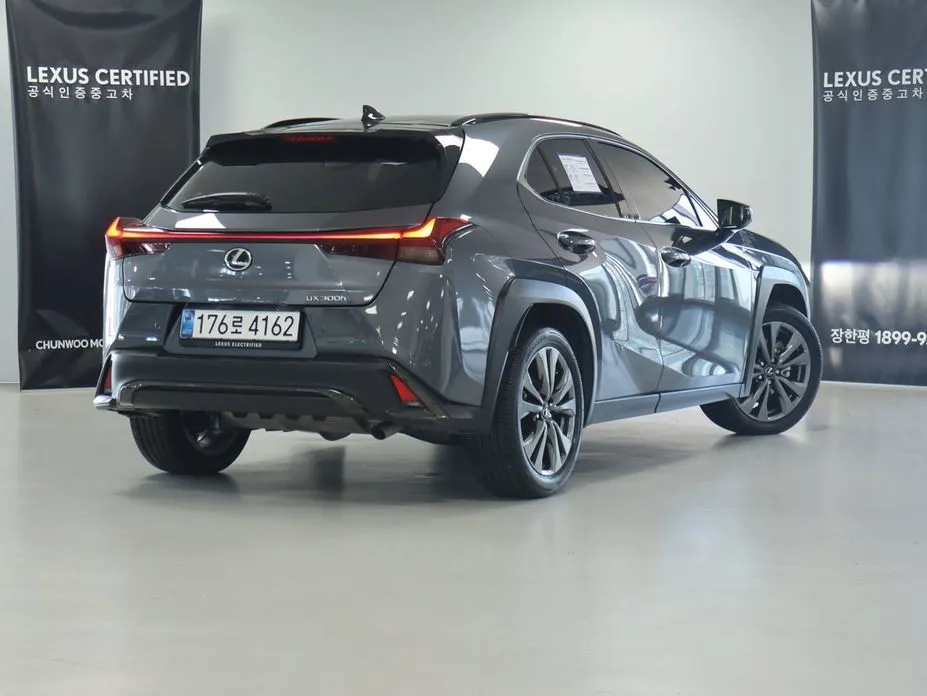 Lexus UX — фото 3