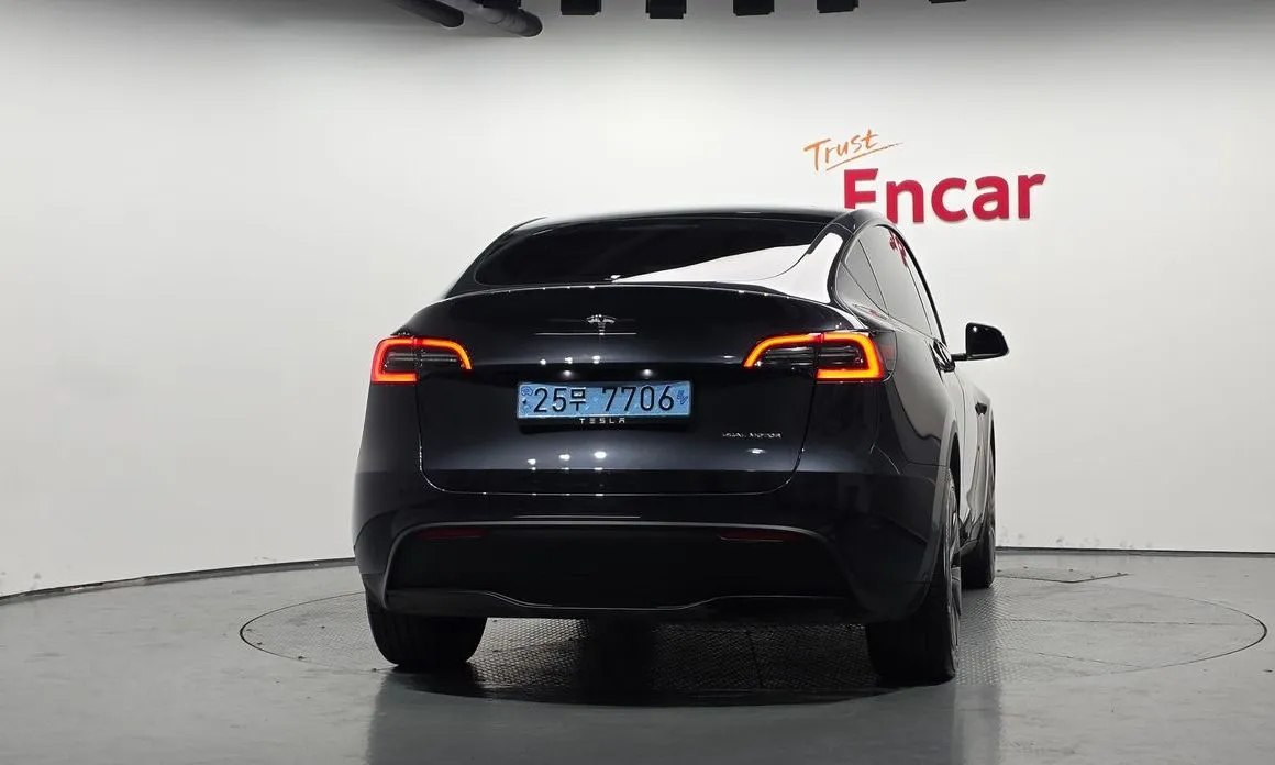 Tesla Model Y — фото 3