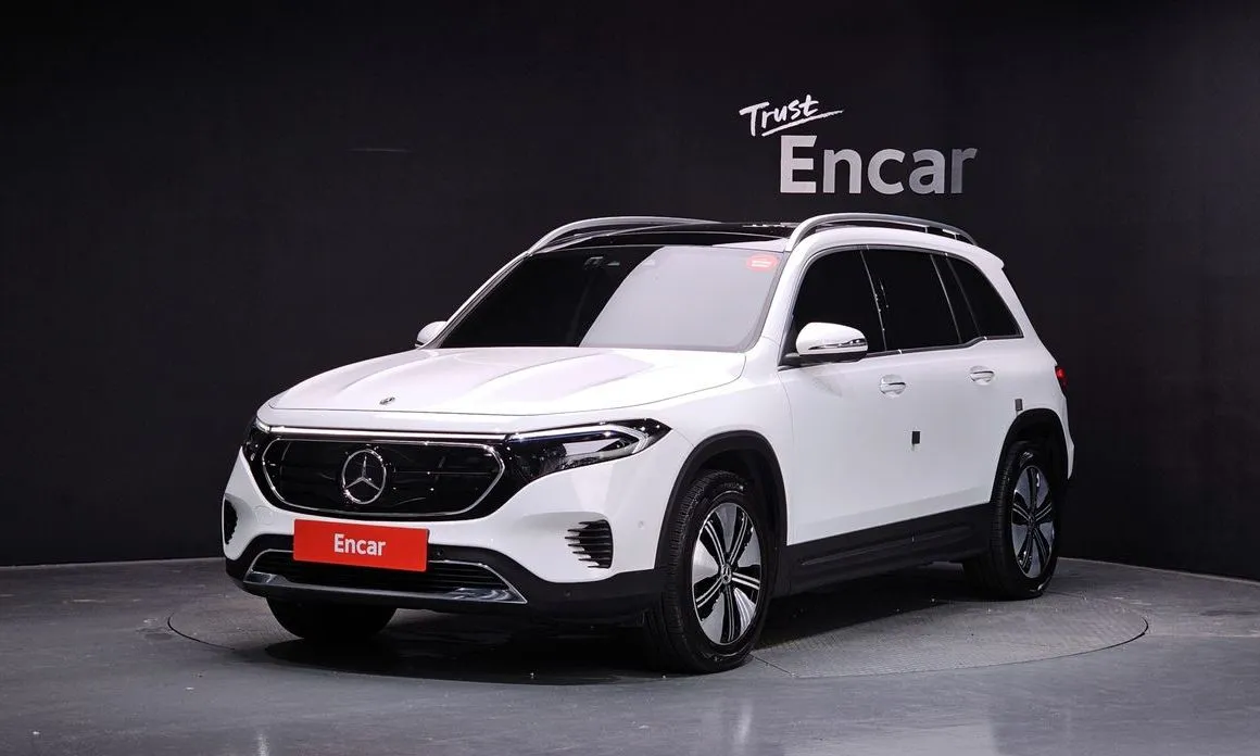 Mercedes-Benz EQB — фото 1
