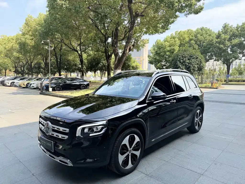 Mercedes-Benz GLB — фото 1