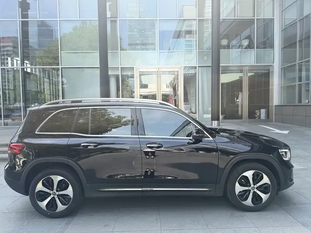 Mercedes-Benz GLB — фото 10
