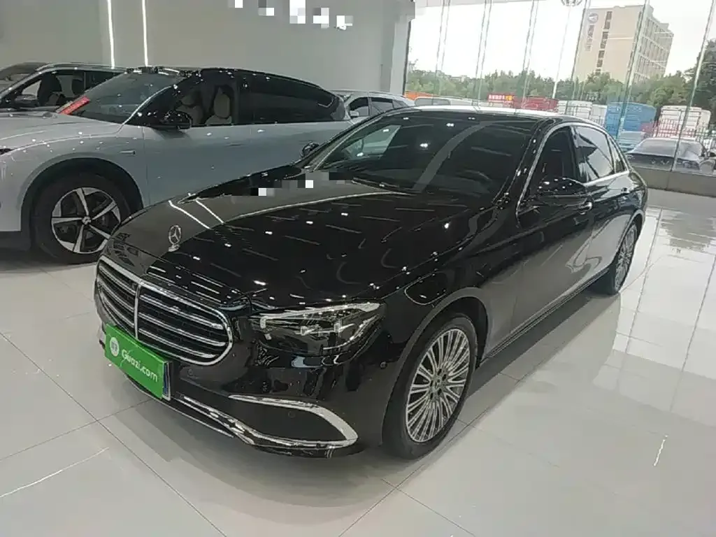 Mercedes-Benz E-Class — фото 1