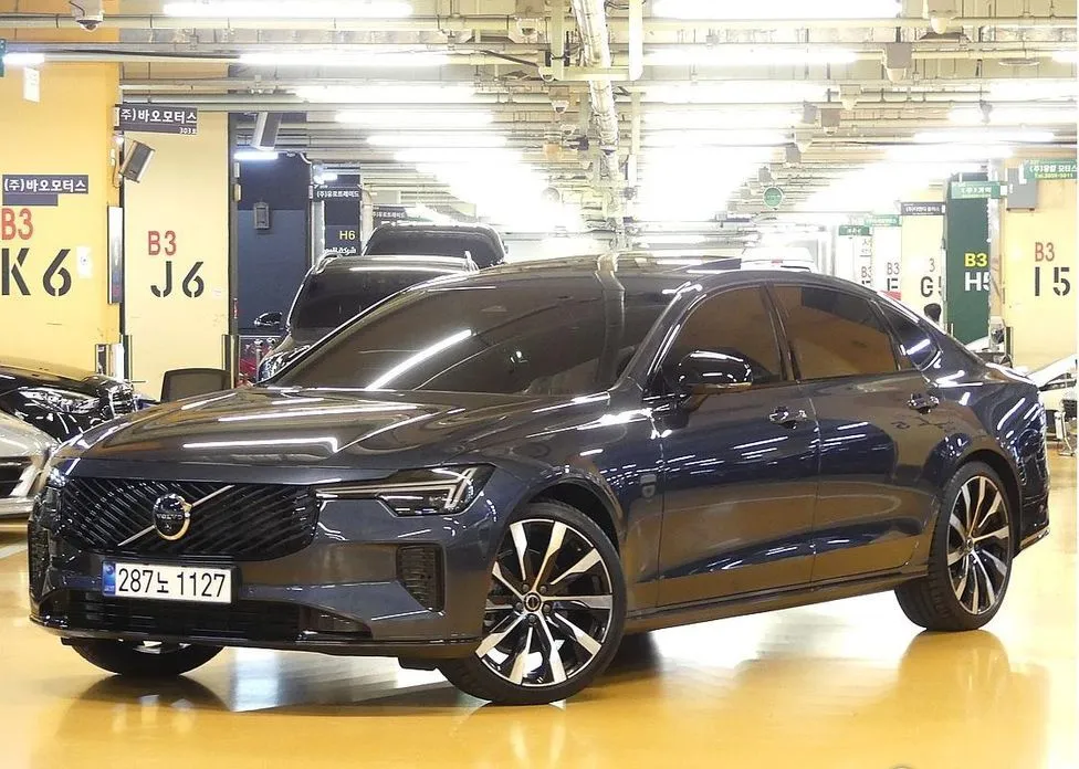 Volvo S90 — фото 1