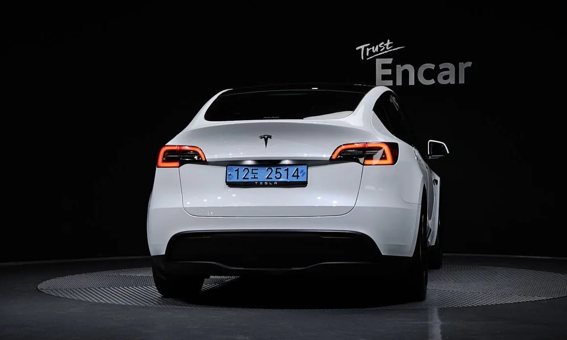 Tesla Model Y — фото 4