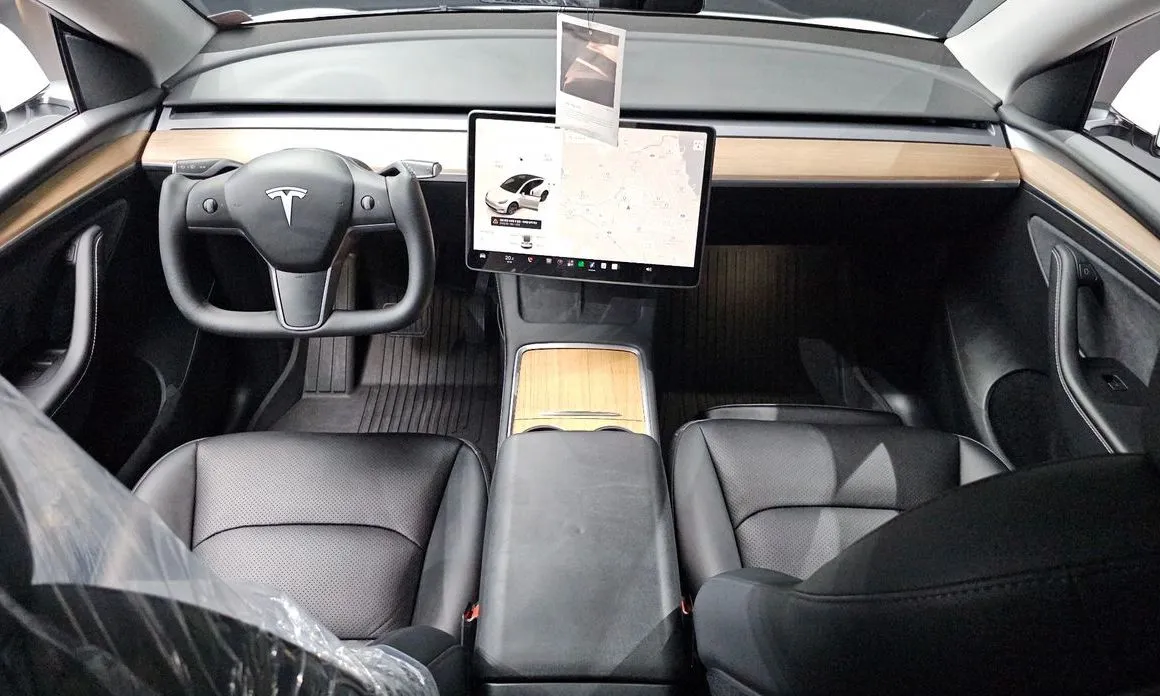 Tesla Model Y — фото 8