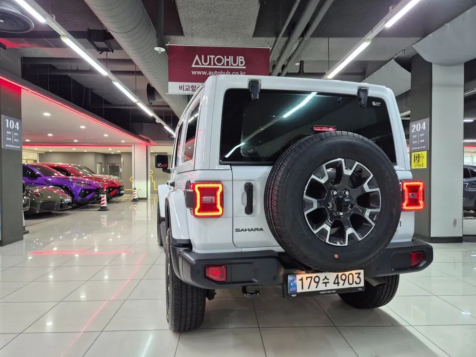 Jeep Wrangler — фото 10