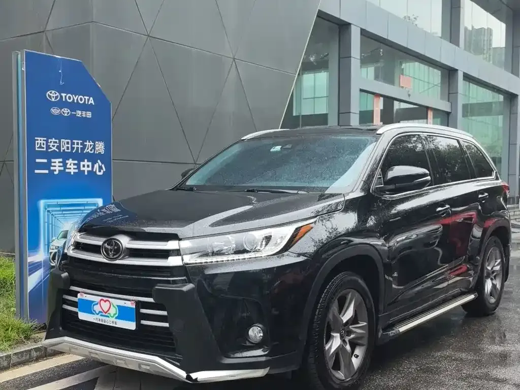 Toyota Highlander — фото 1