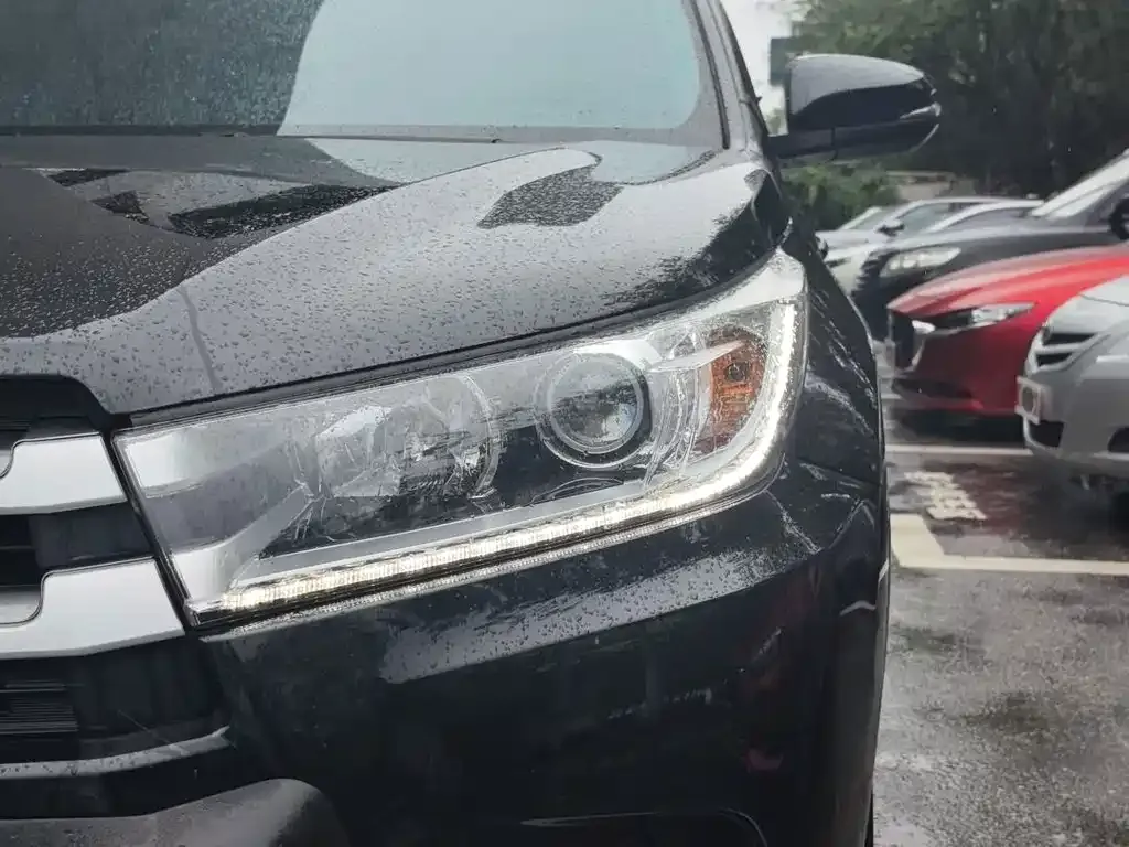 Toyota Highlander — фото 10