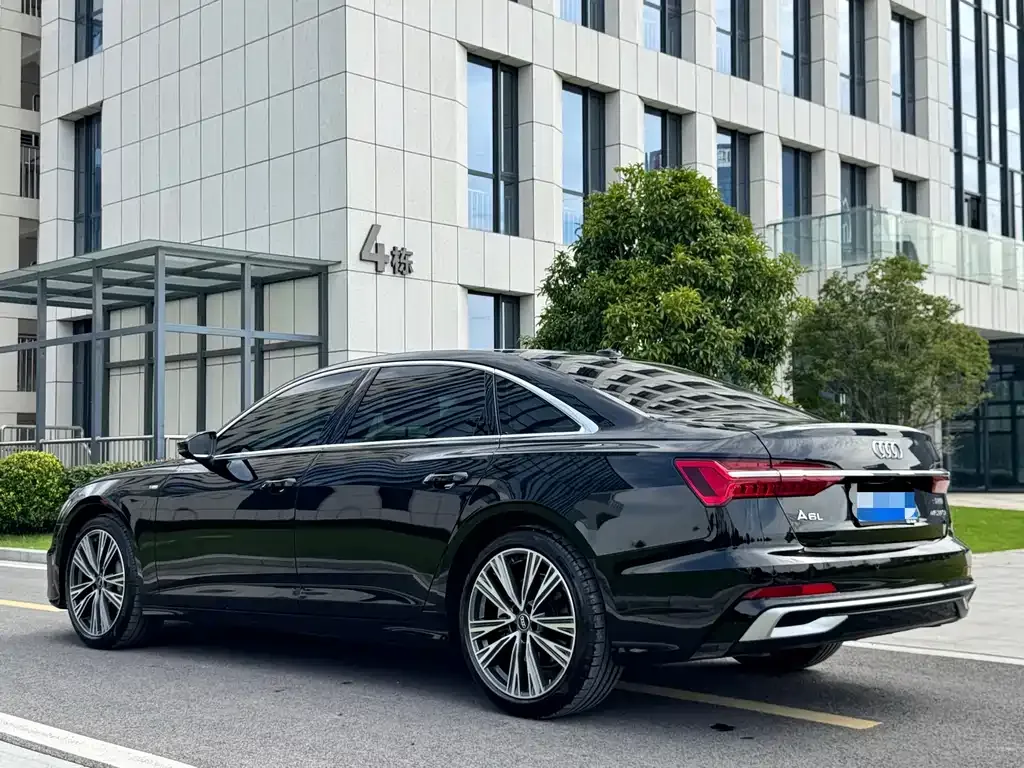 Audi A6L — фото 10