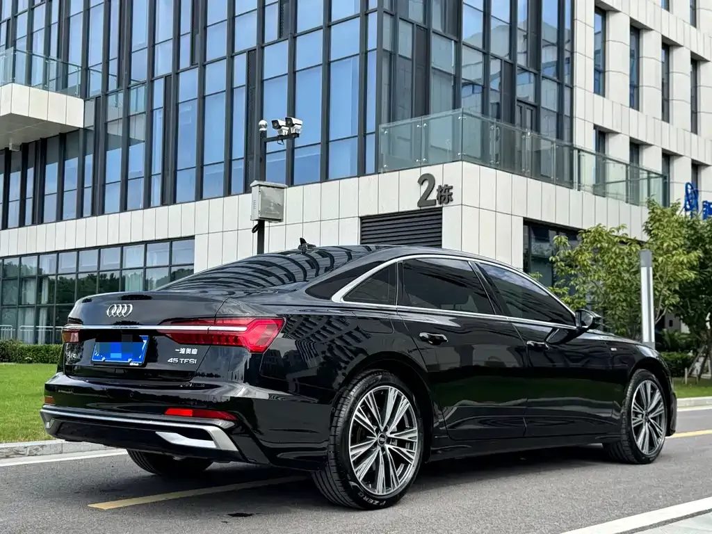 Audi A6L — фото 9