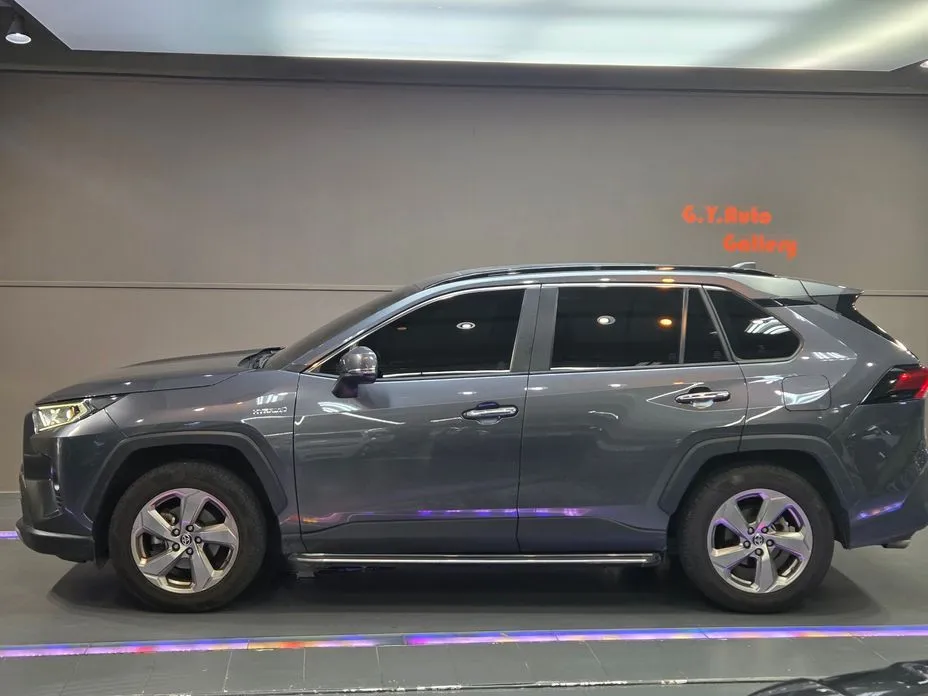 Toyota RAV4 — фото 3