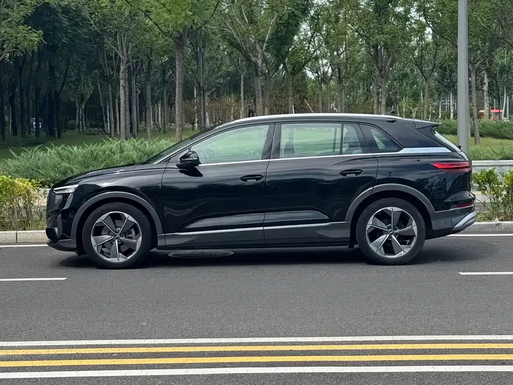 Audi Q5 e-tron — фото 9