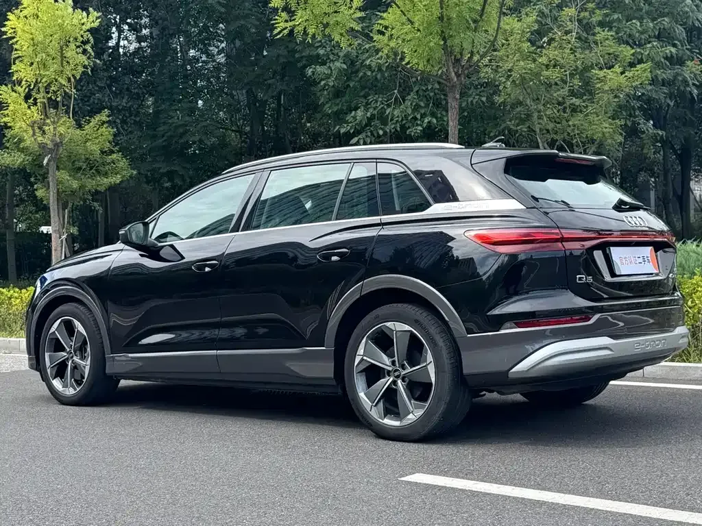 Audi Q5 e-tron — фото 8