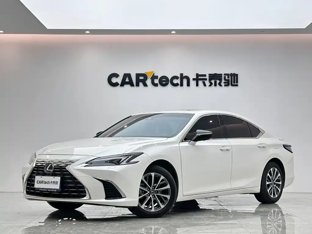 Lexus ES — фото 1