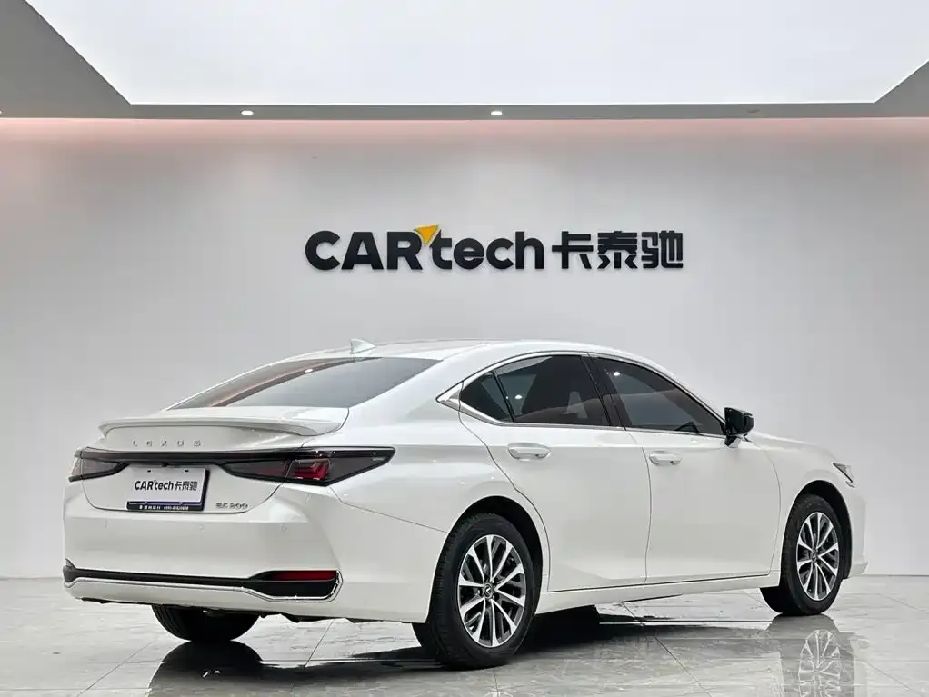 Lexus ES — фото 10