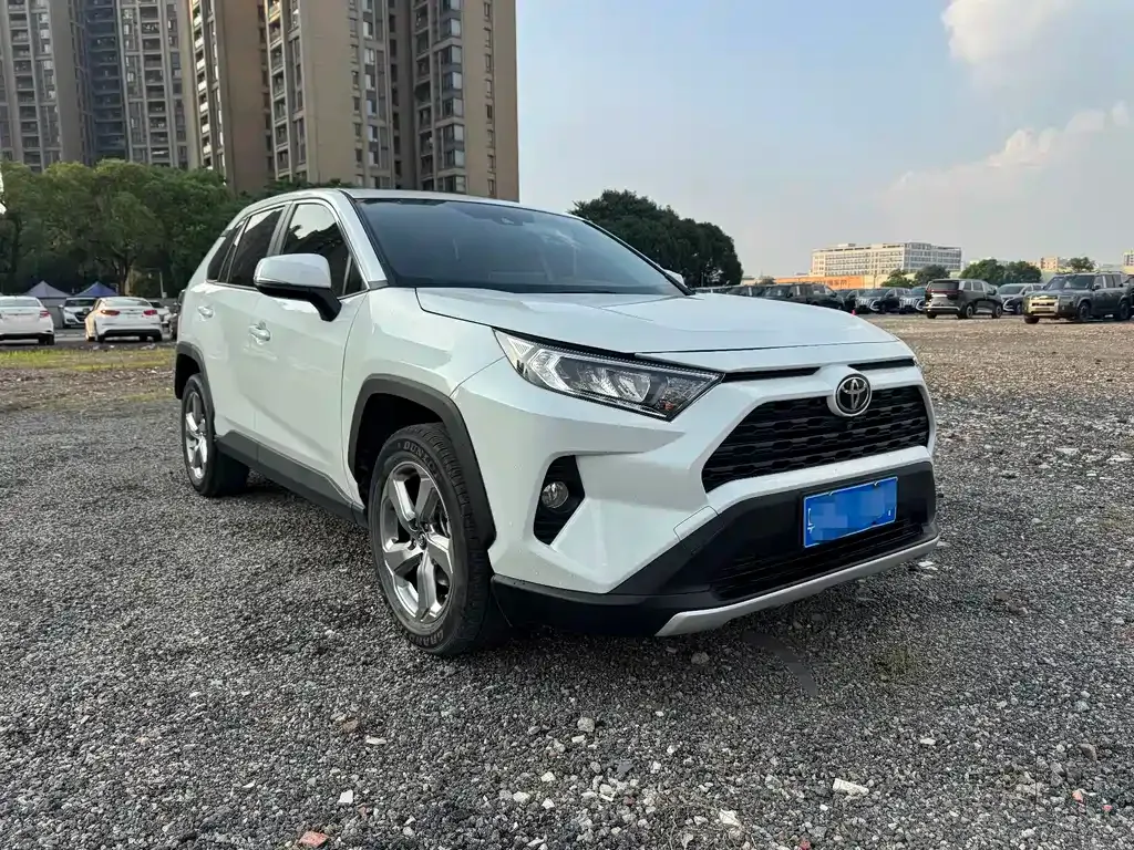 Toyota RAV4 — фото 6