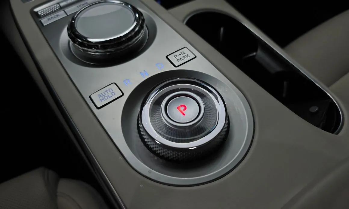 Genesis GV70 — фото 10
