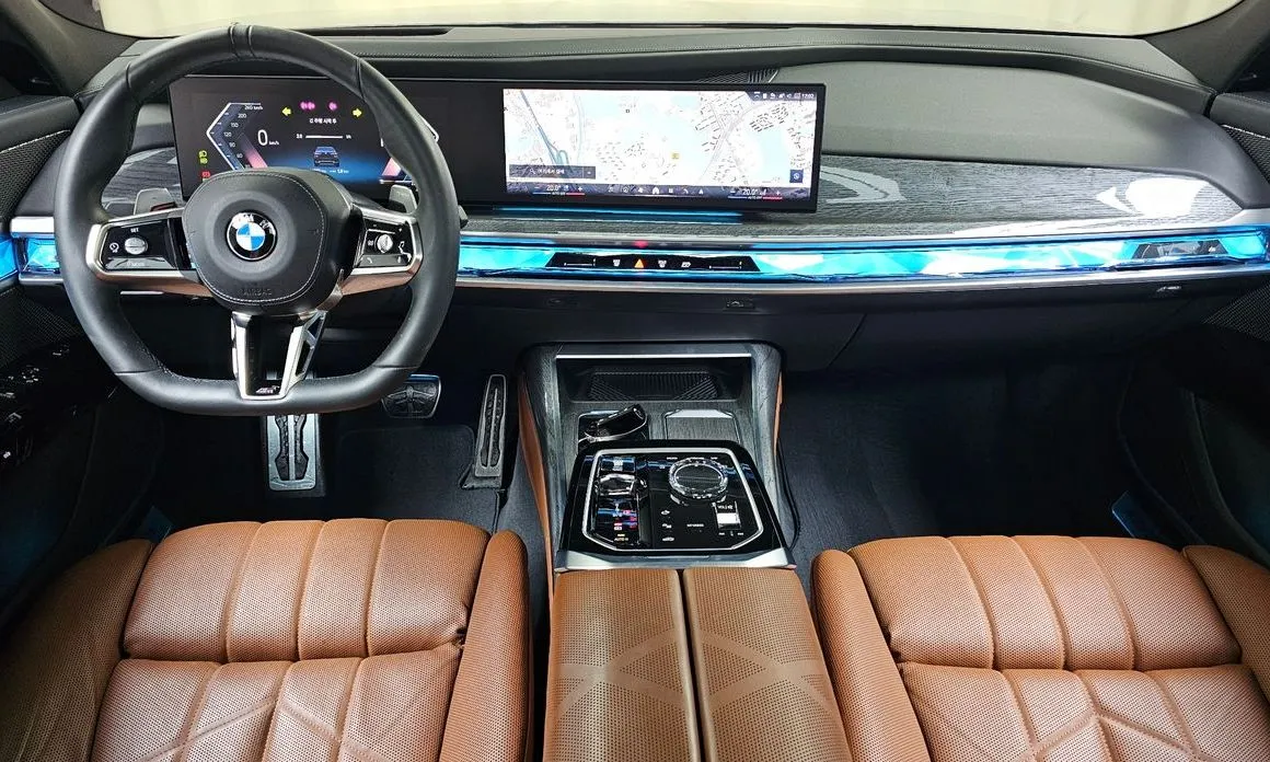 BMW 7-Series — фото 10