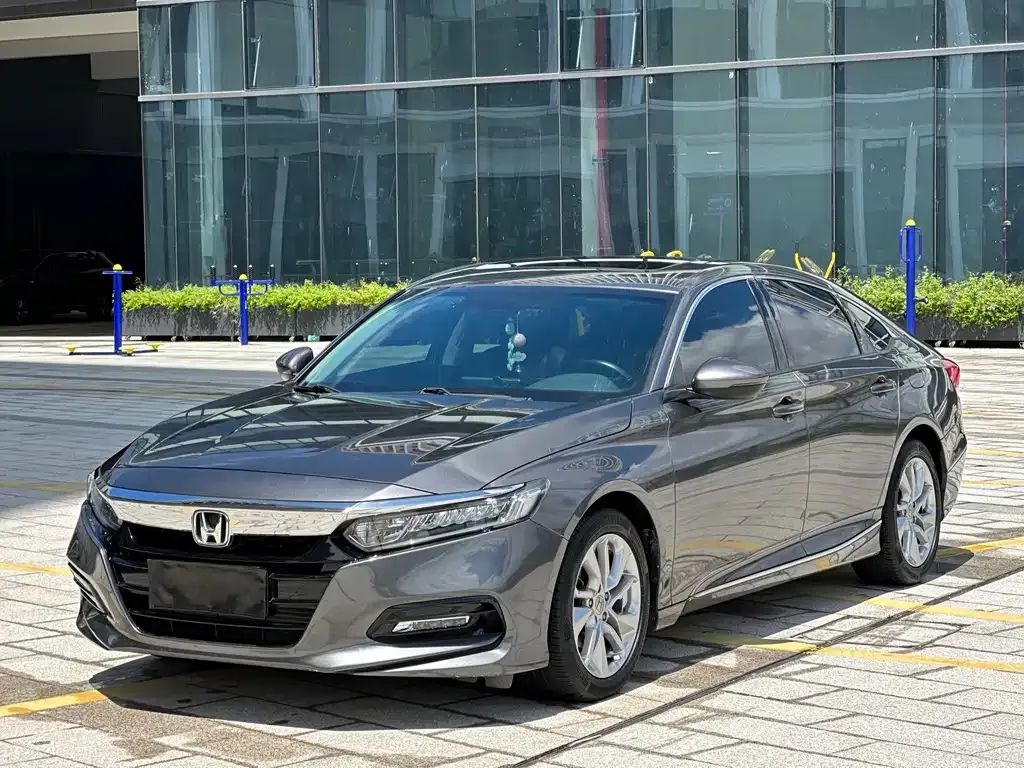 Honda Accord — фото 1