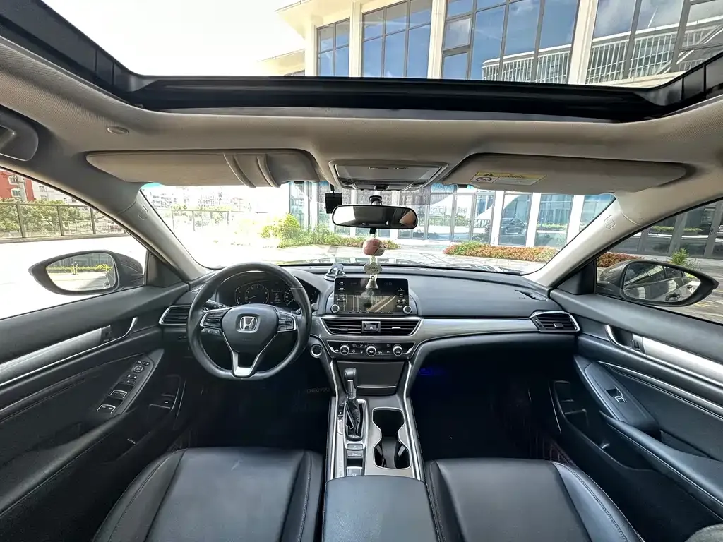 Honda Accord — фото 10