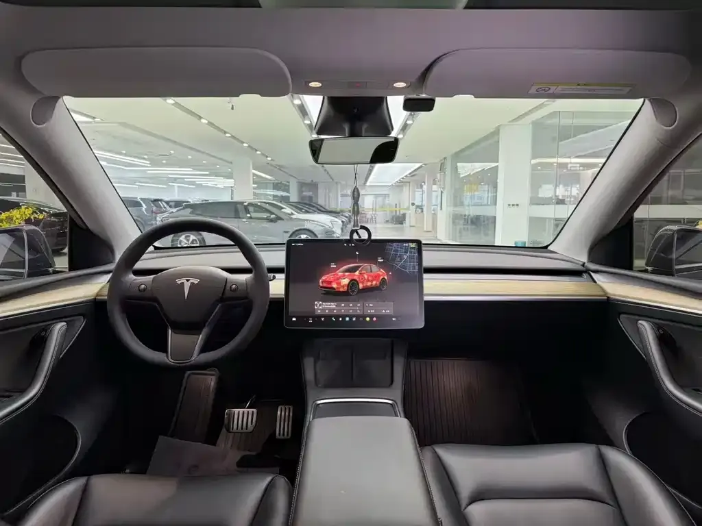 Tesla Model Y — фото 7