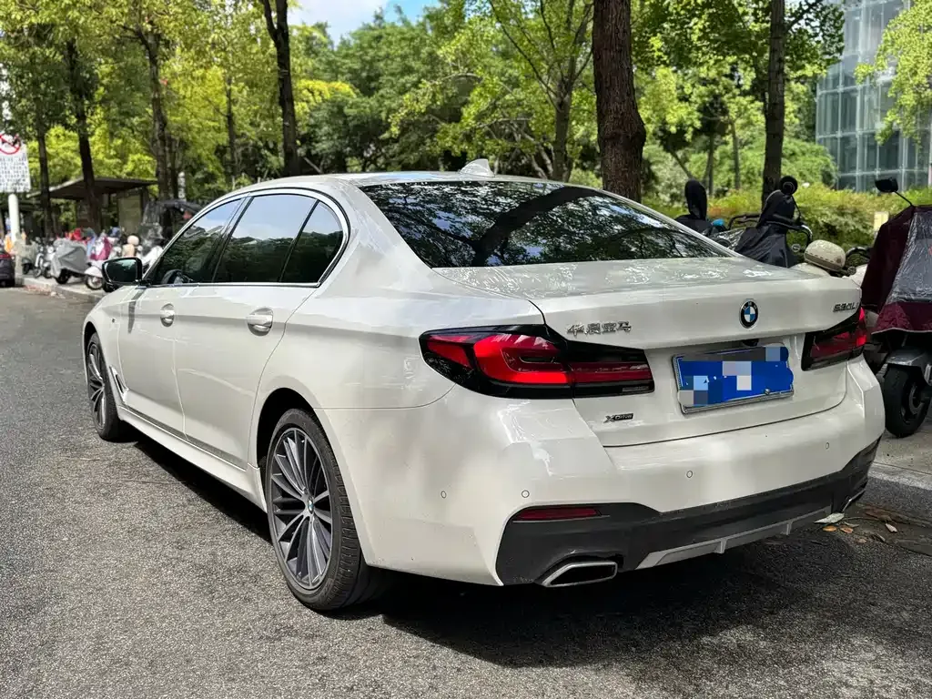 BMW 5 Series — фото 9